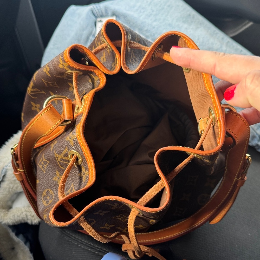Louis Vuitton Noe Monogram Bucket Bag MM - Picture 5 of 8